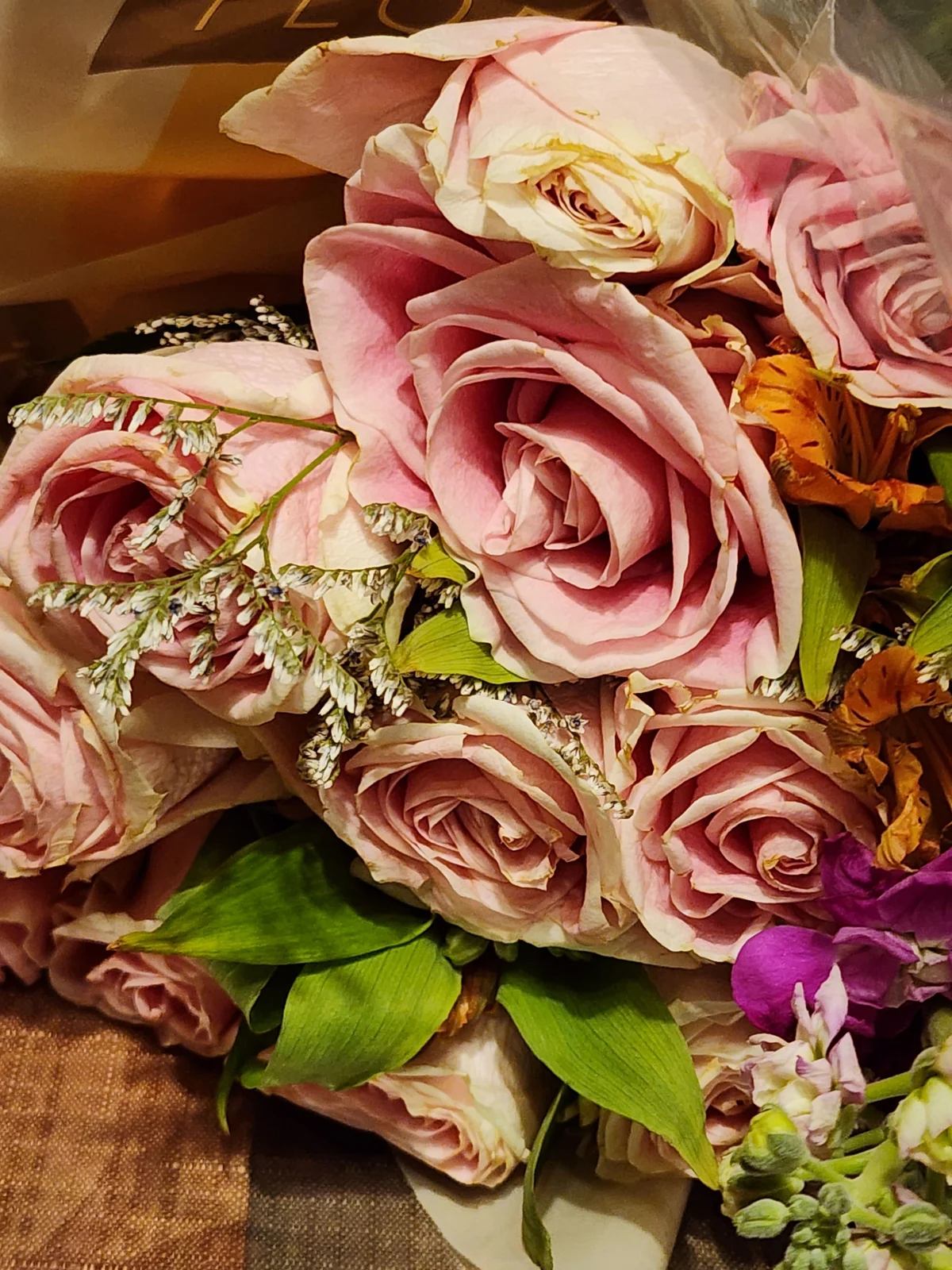 Seasonal roses at the ZEINA flower desk